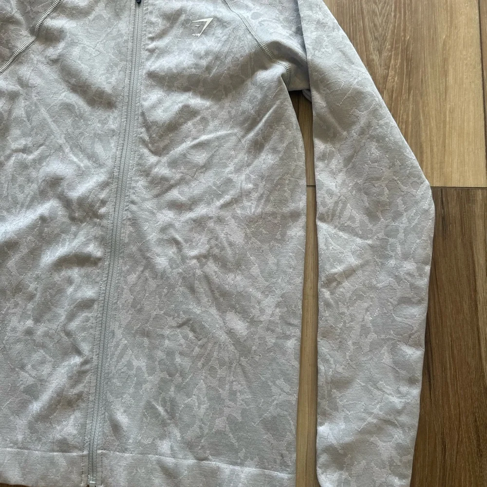 Gymshark womens Gray Zip Up athletic Sweater size small